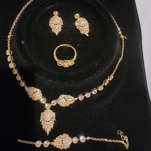 21kgp Duabi Jewlery - Elegant Gold Jewelry Set - Picture 5 of 17